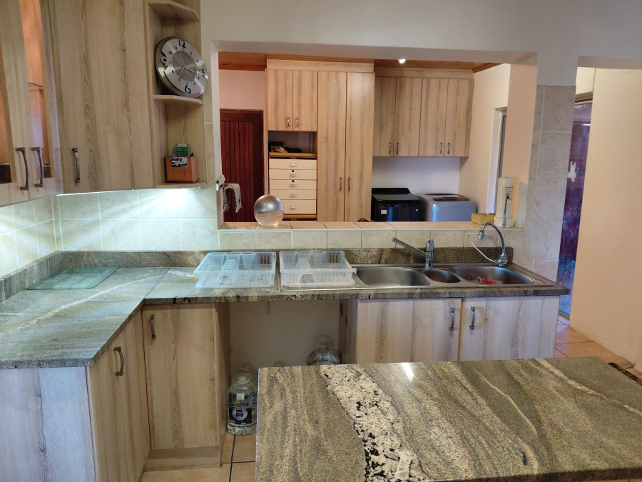 4 Bedroom Property for Sale in Heuwelkruin Eastern Cape